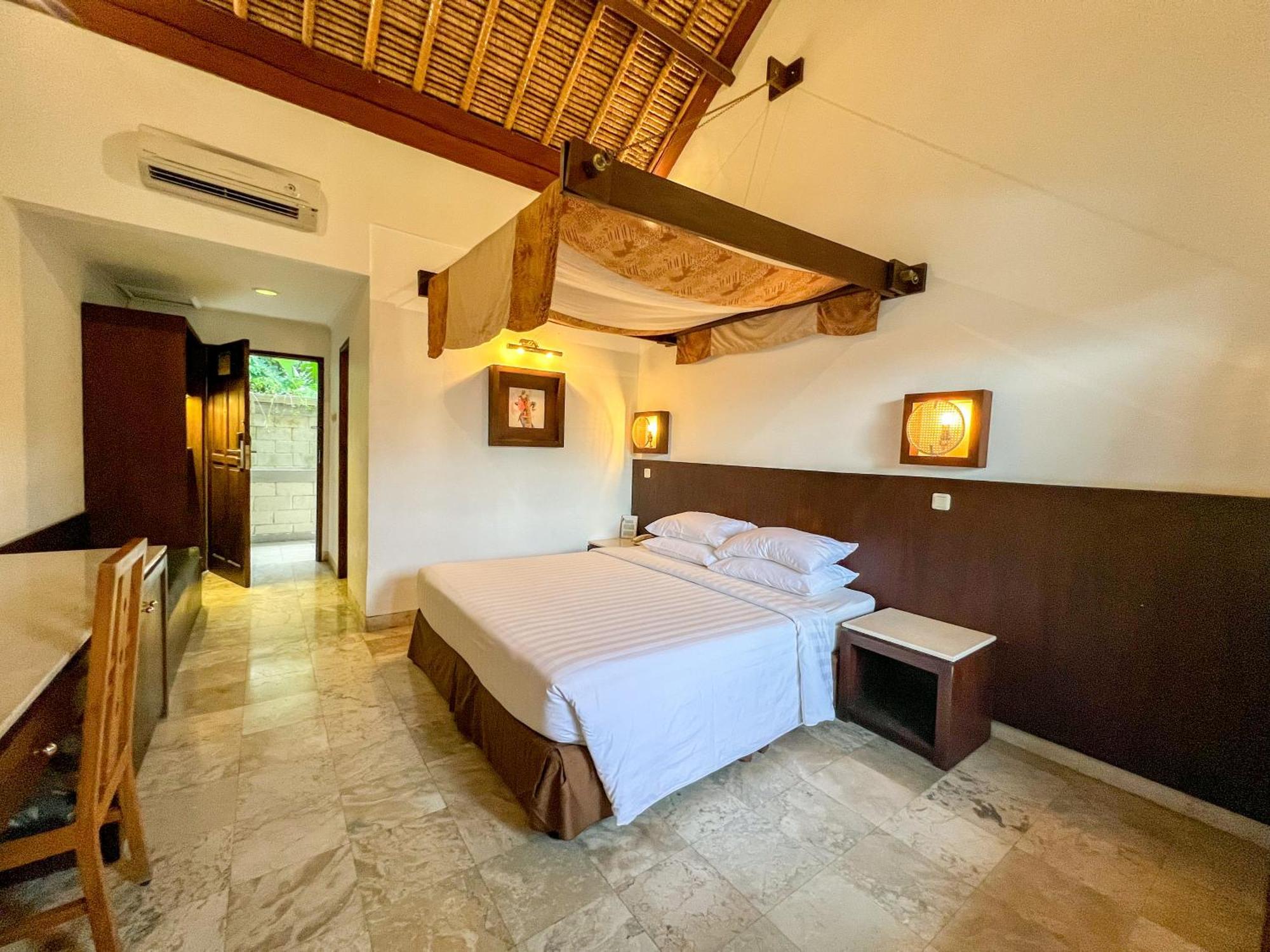 Deluxe Double or Twin Room with Pool View